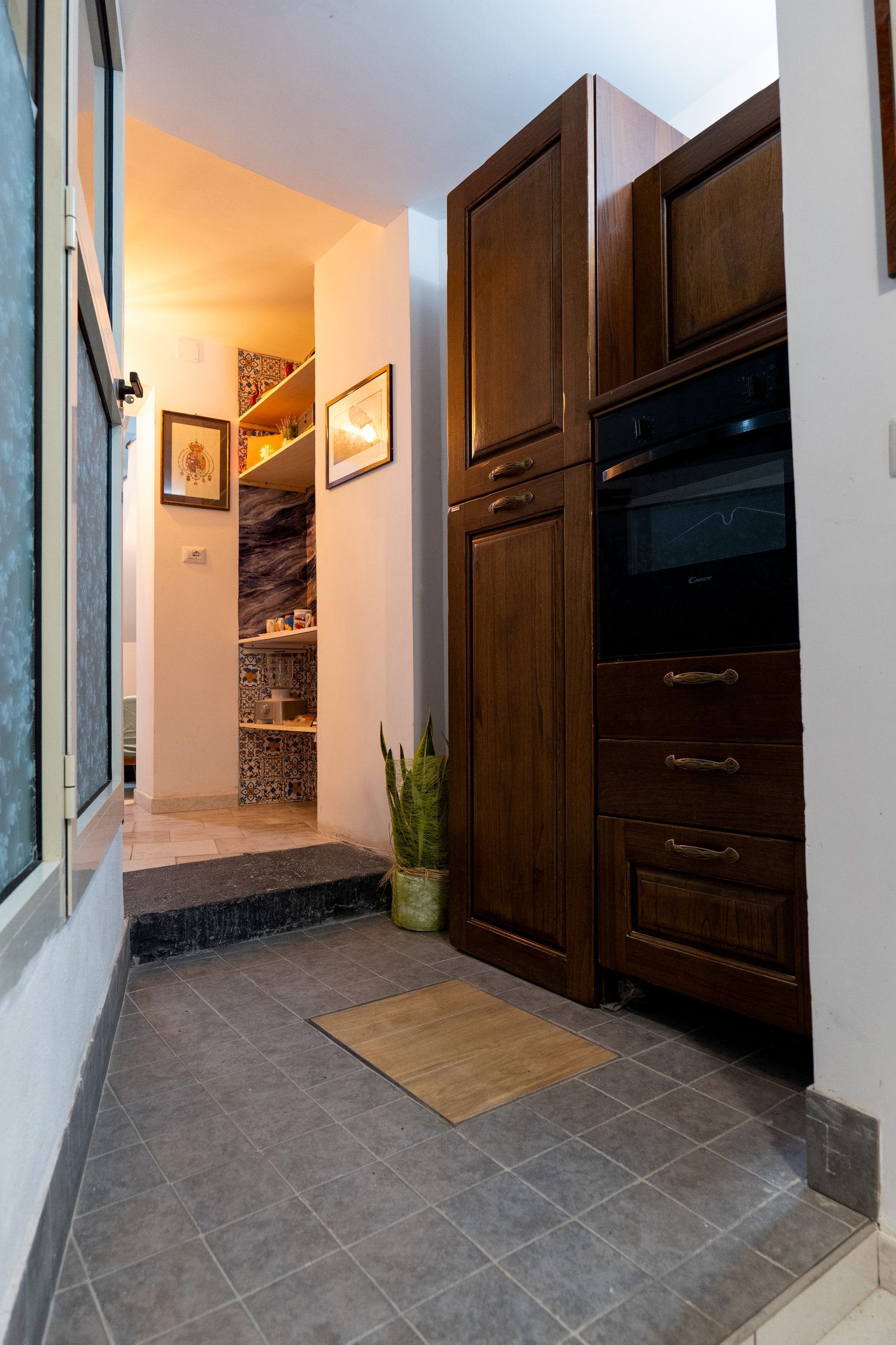 Dettaglio maioliche — House Casarella, Napoli