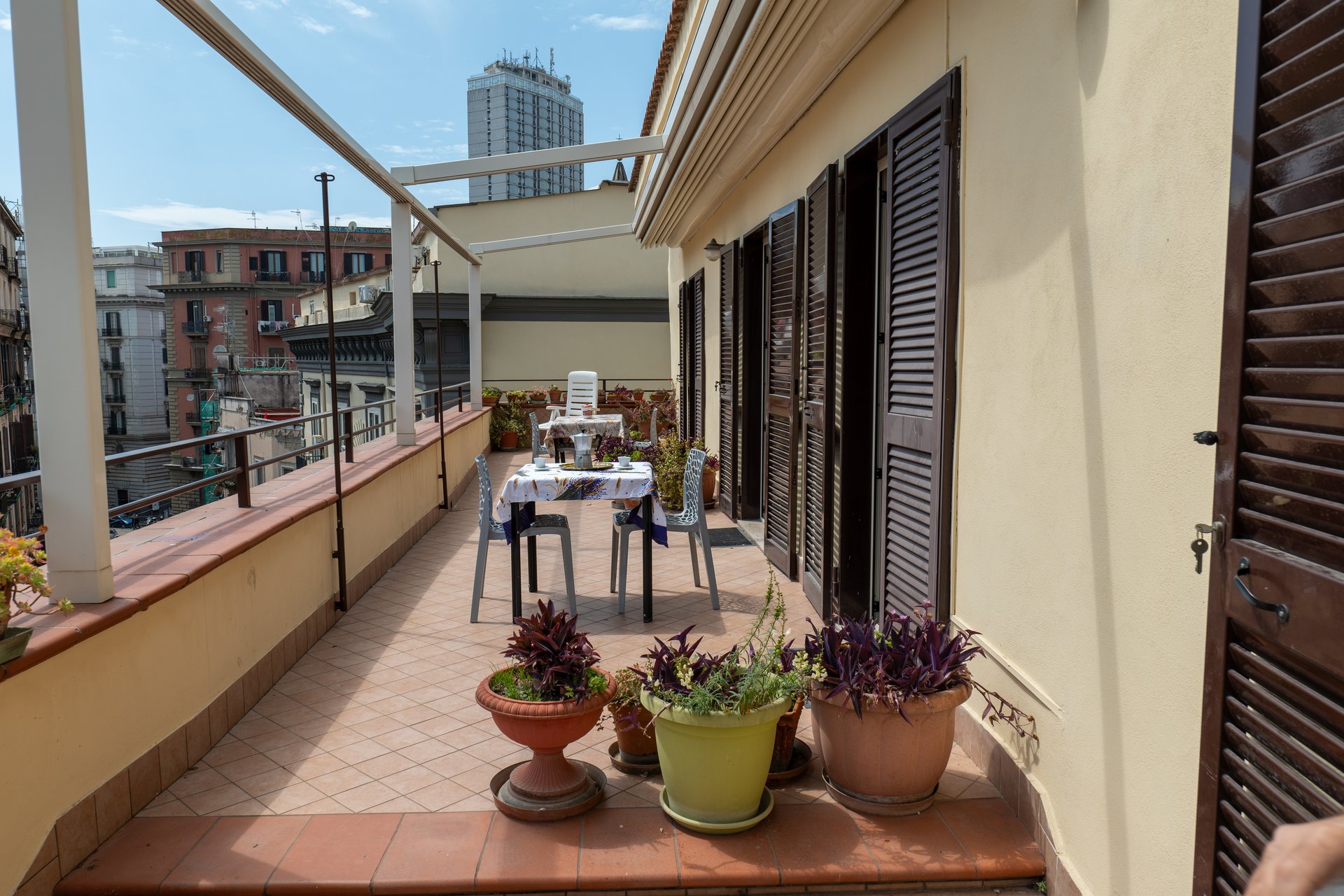 Terrazzo con vista sul centro storico — Le Zie di Sedile di Porto, Napoli